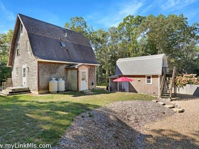 house with 3 bedroom, Oak Bluffs MA ES105652951