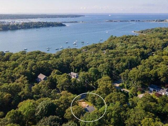 house with 3 bedroom, Oak Bluffs MA ES105653105