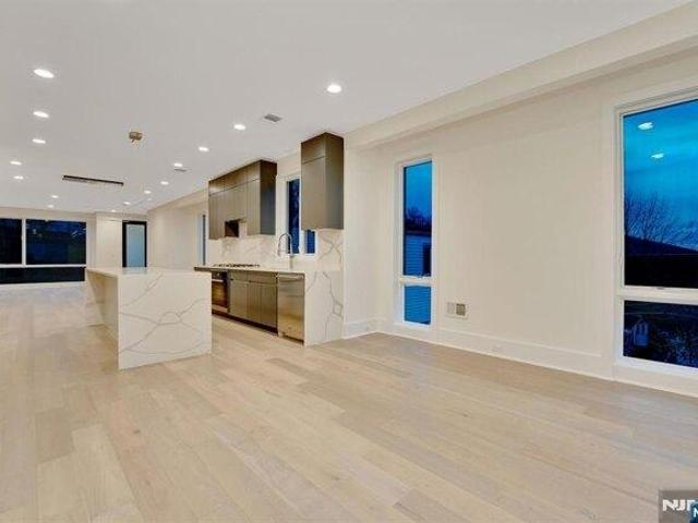 house with 3 bedroom, Palisades Park NJ ES105748922