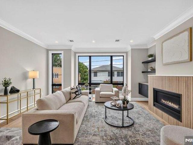 house with 3 bedroom, Palisades Park NJ ES105710741