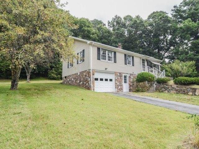 house with 3 bedroom, Palmer MA ES105591313