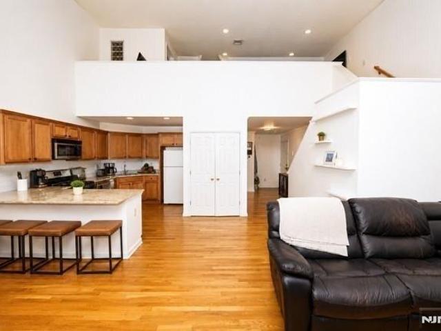 house with 3 bedroom, Paterson NJ ES105255794