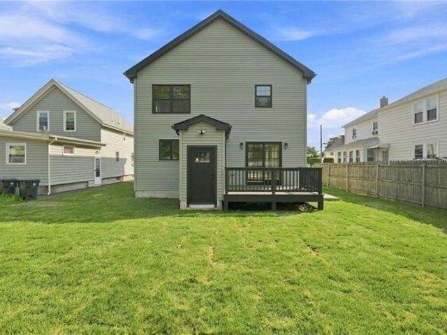 house with 3 bedroom, Pawtucket RI ES105476763