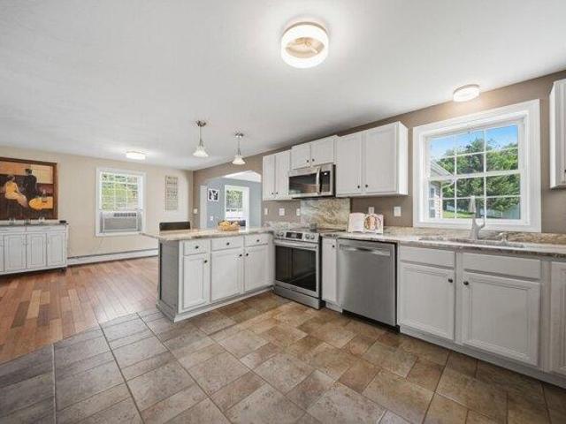 house with 3 bedroom, Pembroke NH DS104261859