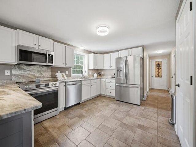 house with 3 bedroom, Pembroke NH ES104261859