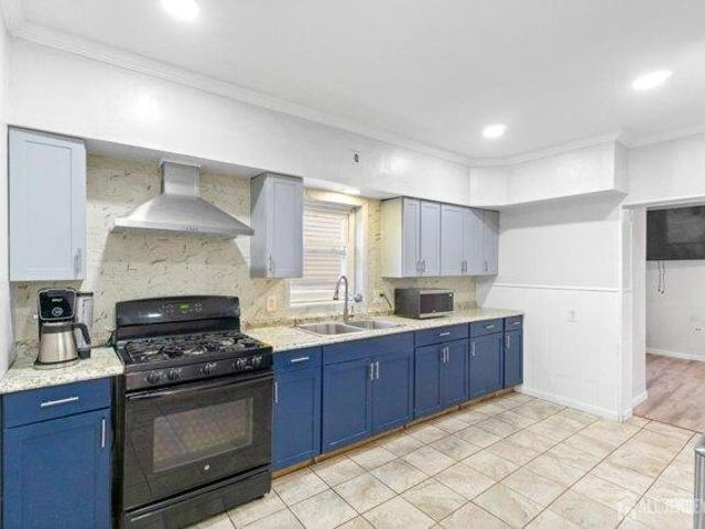 house with 3 bedroom, Perth Amboy NJ ES105278682