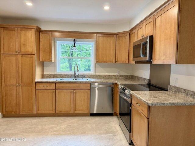 house with 3 bedroom, Pittsfield MA ES105242263