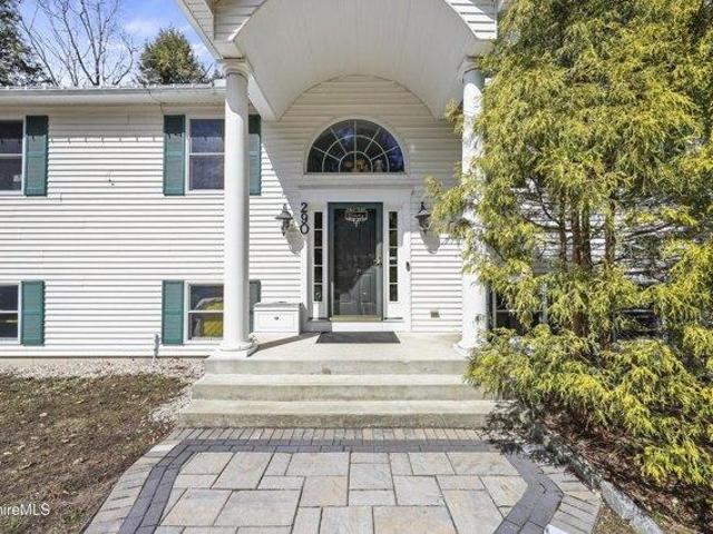 house with 3 bedroom, Pittsfield MA ES105427518