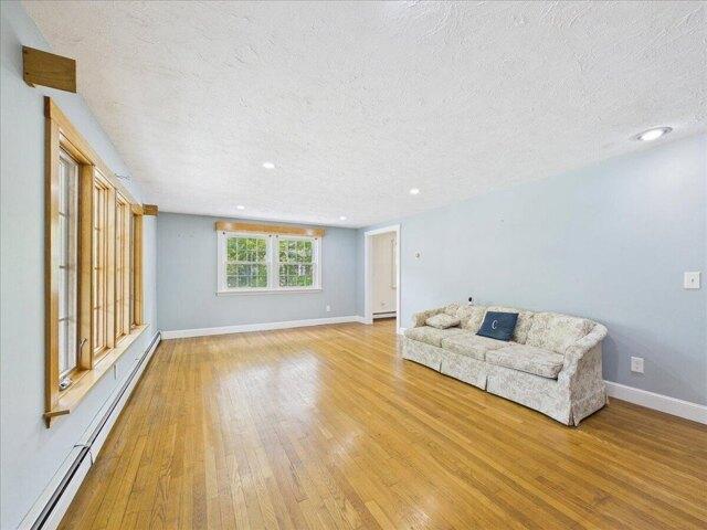 house with 3 bedroom, Pocasset MA ES105515619