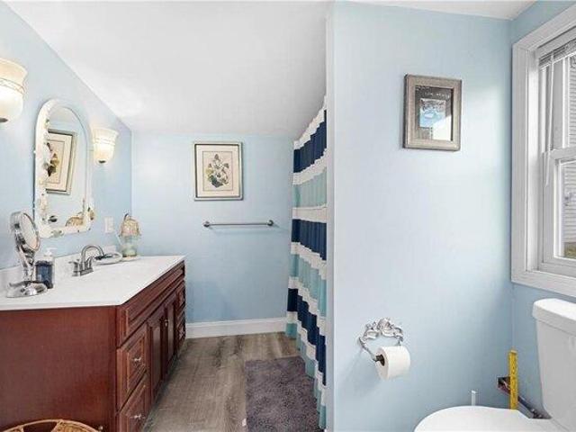 house with 3 bedroom, Portsmouth RI ES105384392