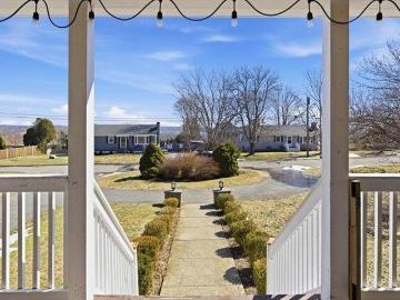 house with 3 bedroom, Portsmouth RI ES103442840