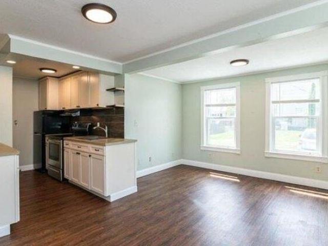 house with 3 bedroom, Plaistow NH ES104515340