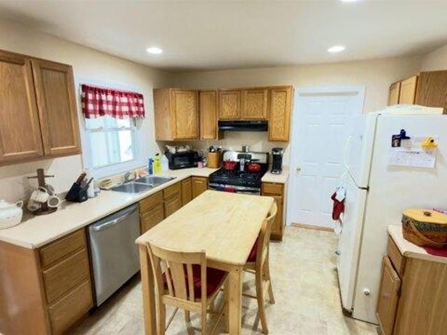 house with 3 bedroom, Raymond NH ES104297542