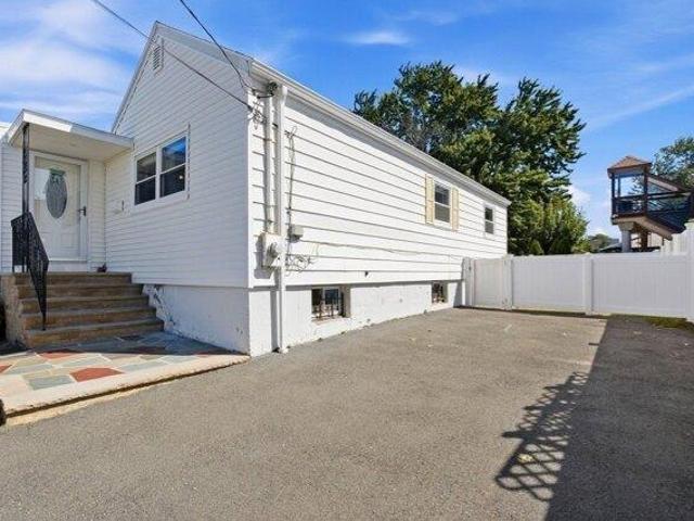 house with 3 bedroom, Revere MA ES105548748