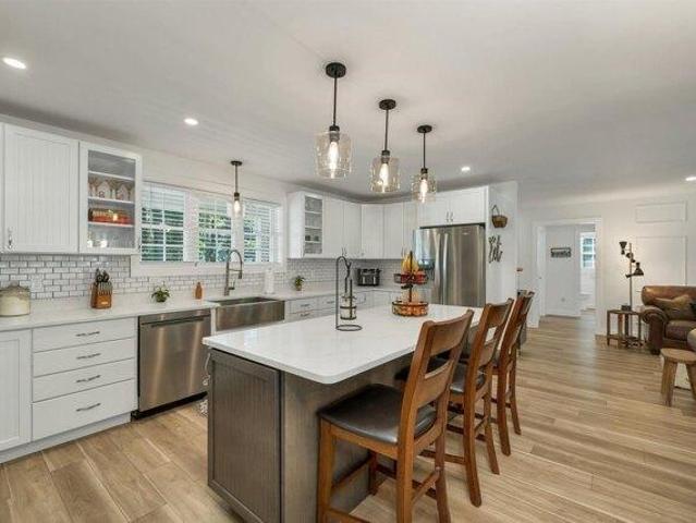 house with 3 bedroom, Rochester NH ES105515311