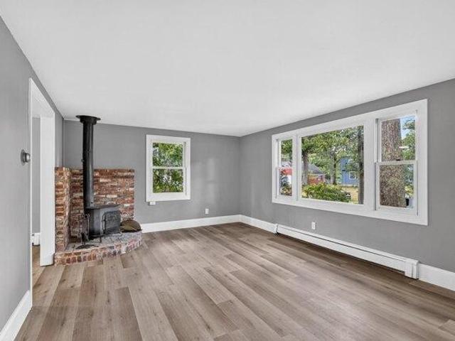 house with 3 bedroom, Rochester NH ES105386392