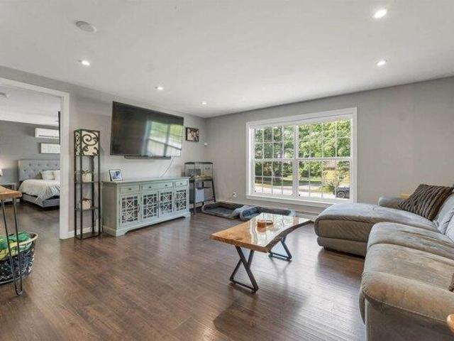 house with 3 bedroom, Rochester NH ES105387101