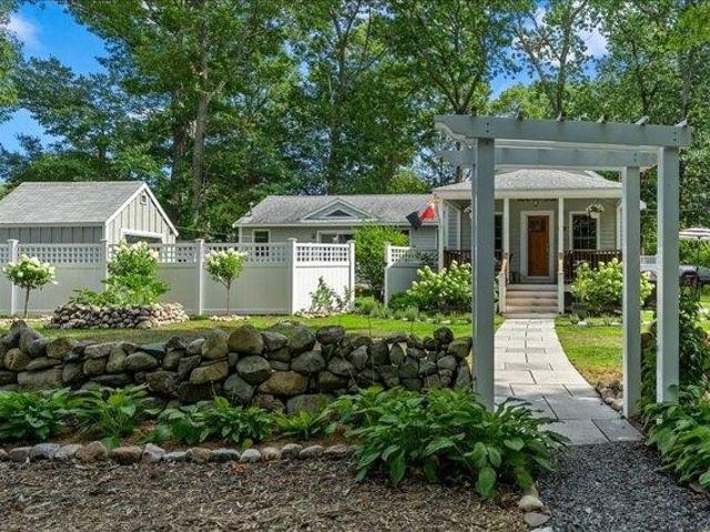 house with 3 bedroom, Scituate MA ES105418422