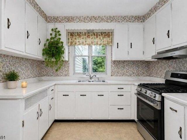 house with 3 bedroom, Saddle Brook NJ ES105814890