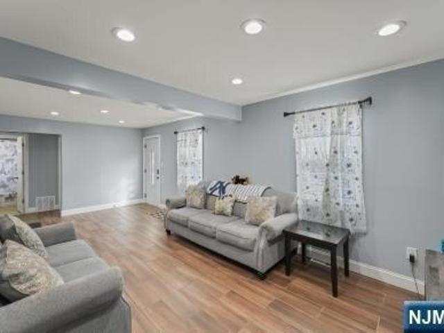 house with 3 bedroom, Saddle Brook NJ ES105817106