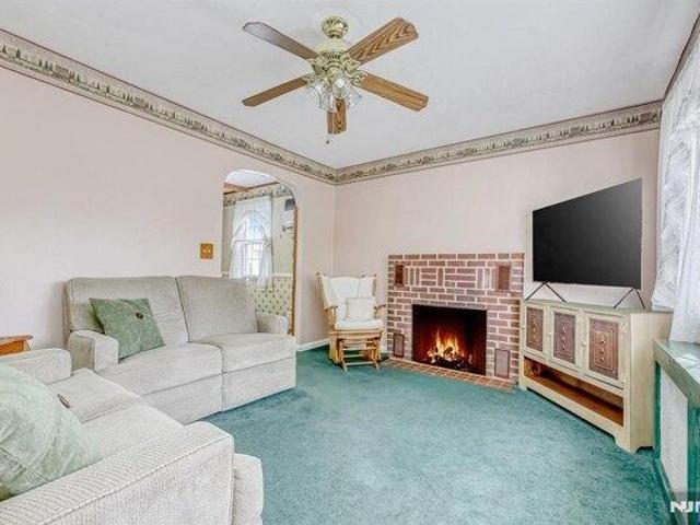 house with 3 bedroom, Saddle Brook NJ ES105984050