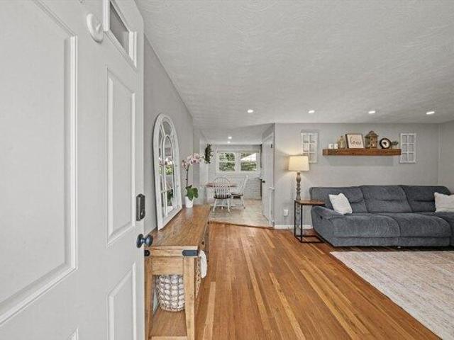 house with 3 bedroom, Saugus MA ES104605124