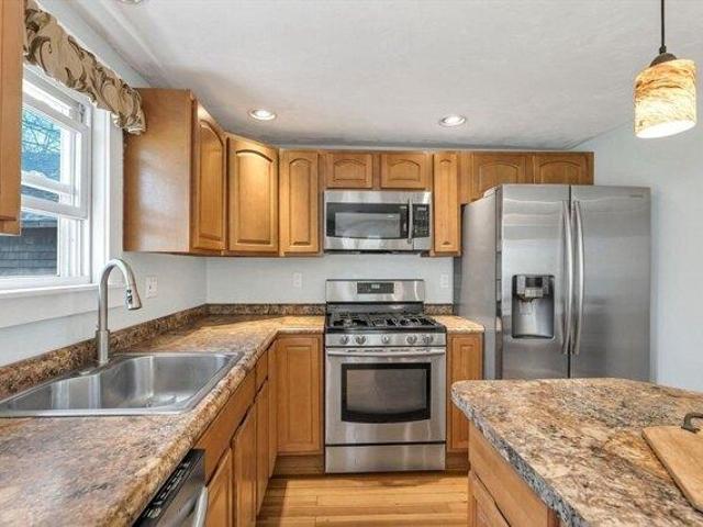 house with 3 bedroom, Seekonk MA ES105403797