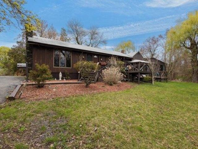 house with 3 bedroom, Seekonk MA ES105513421
