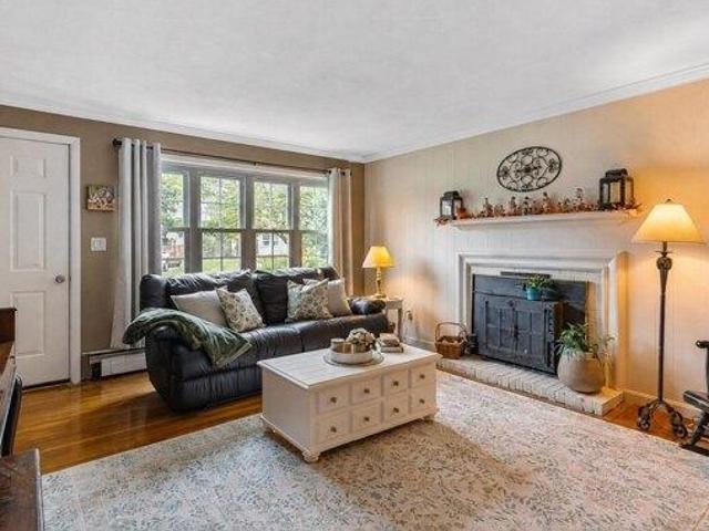 house with 3 bedroom, Seekonk MA ES105534637