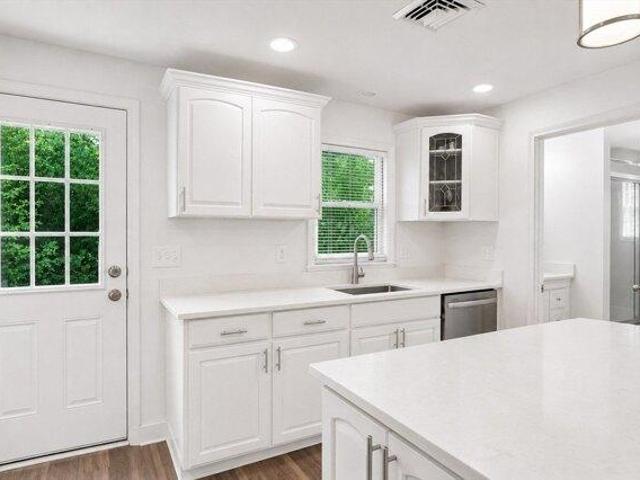 house with 3 bedroom, Seekonk MA ES105550916