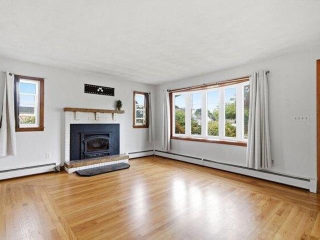 house with 3 bedroom, Seekonk MA ES105551675