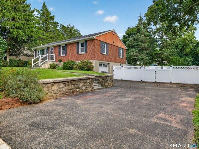 house with 3 bedroom, Shelton CT ES105414510