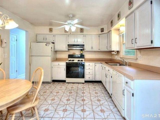 house with 3 bedroom, Shelton CT ES105424212