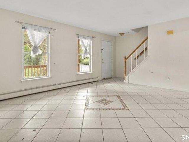 house with 3 bedroom, Shelton CT ES105425607