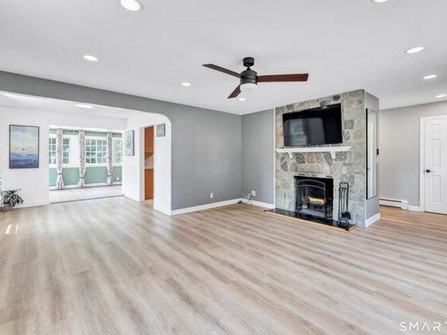 house with 3 bedroom, Shelton CT ES105442549