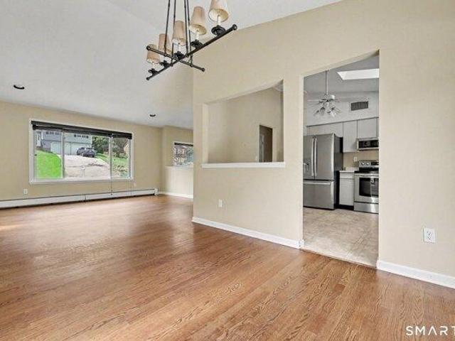 house with 3 bedroom, Shelton CT ES105557866