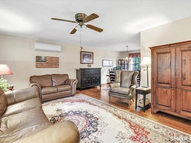 house with 3 bedroom, Shelton CT ES105559479