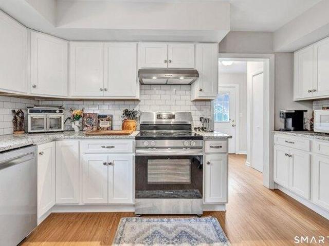 house with 3 bedroom, Shelton CT ES105586560
