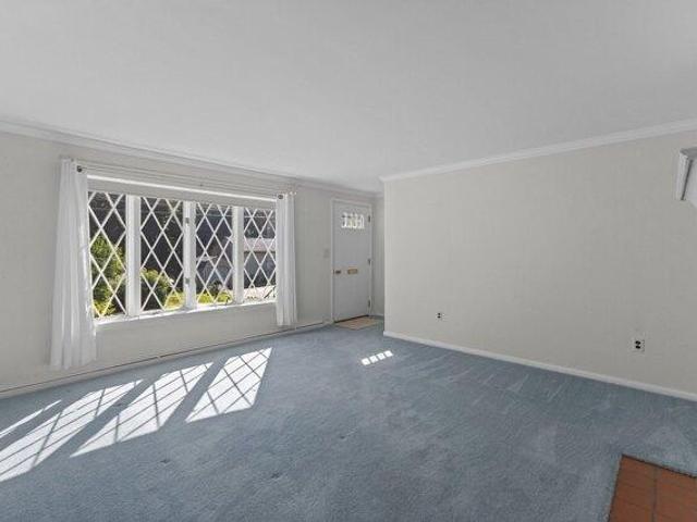 house with 3 bedroom, Shrewsbury MA ES105423036