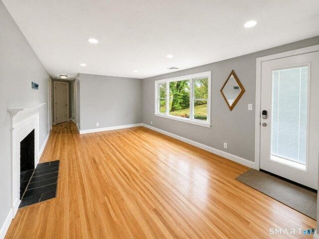 house with 3 bedroom, Simsbury CT ES105317116