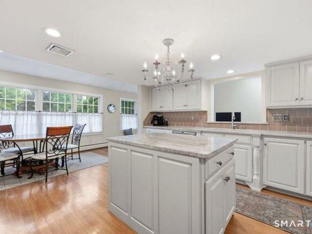 house with 3 bedroom, Simsbury CT ES105551287