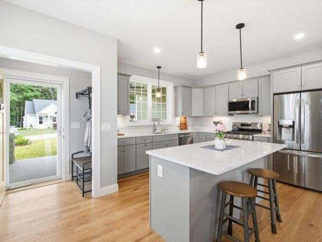 house with 3 bedroom, Somersworth NH ES104903396