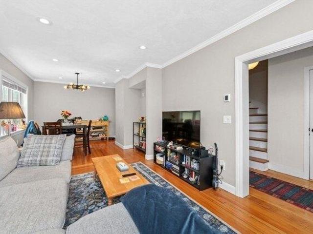 house with 3 bedroom, Somerville MA ES105350665