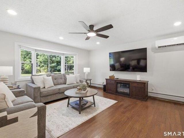 house with 3 bedroom, South Windsor CT ES105477440