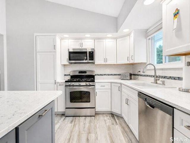 house with 3 bedroom, South Windsor CT ES105536627
