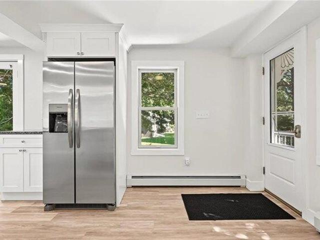 house with 3 bedroom, South Kingstown RI ES105512123