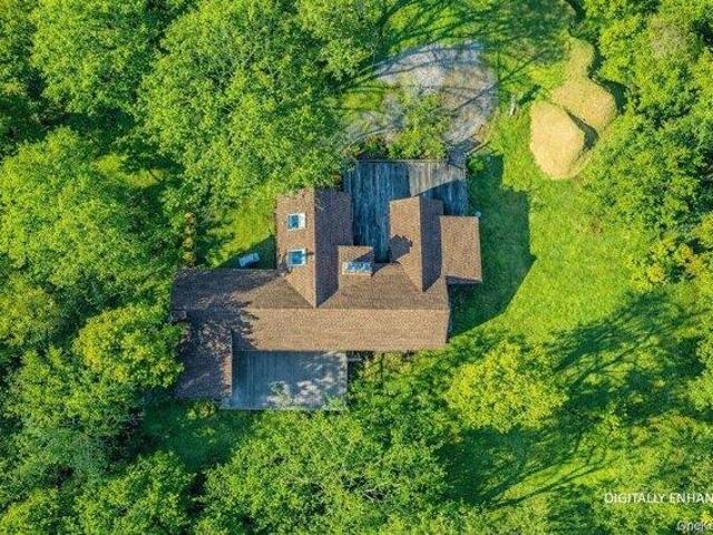 house with 3 bedroom, Southampton NY ES105292619