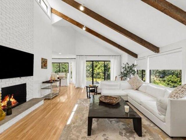 house with 3 bedroom, Southampton NY ES105293250