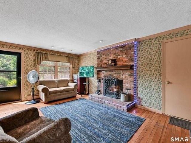 house with 3 bedroom, Southington CT ES104607171