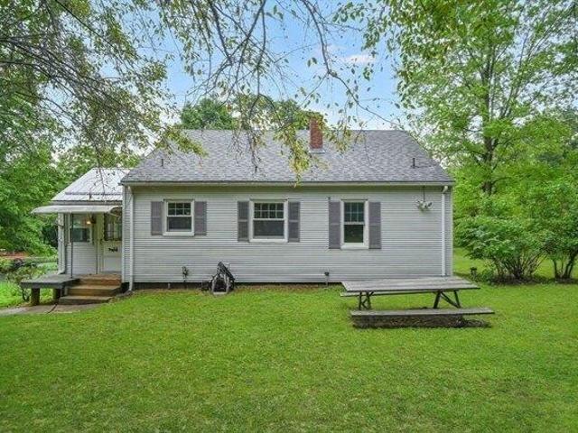 house with 3 bedroom, Southwick MA ES105350334